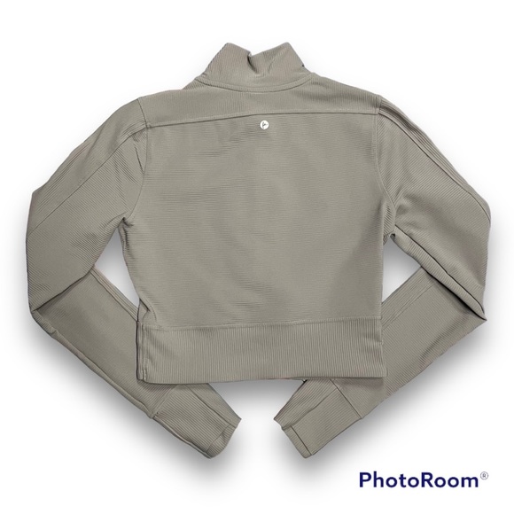 LIKE NEW - Cropped Athletic Long Sleeve Top S - Picture 2 of 2